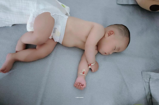 株洲三个月宝宝抬头不稳